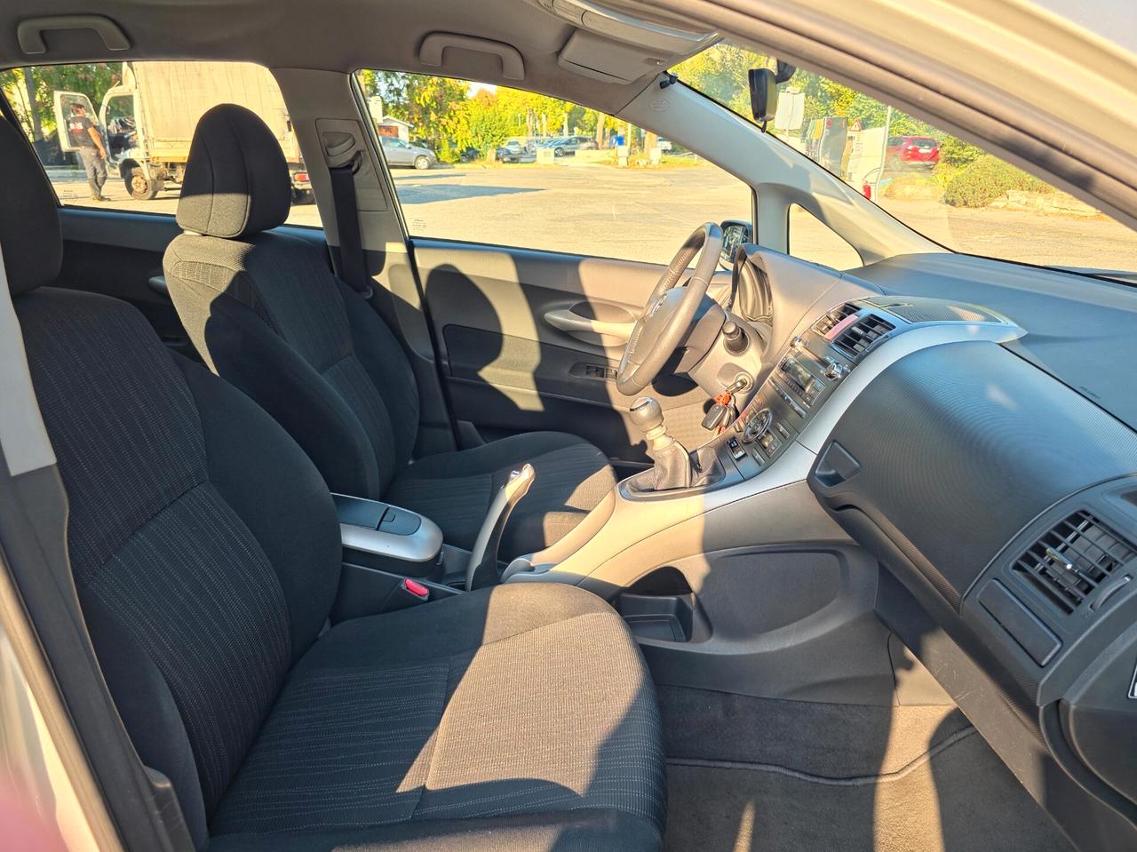 Toyota Auris 2.0 D-4D DPF 5 porte Sol CV-126 E4 Manuale NEO 2007