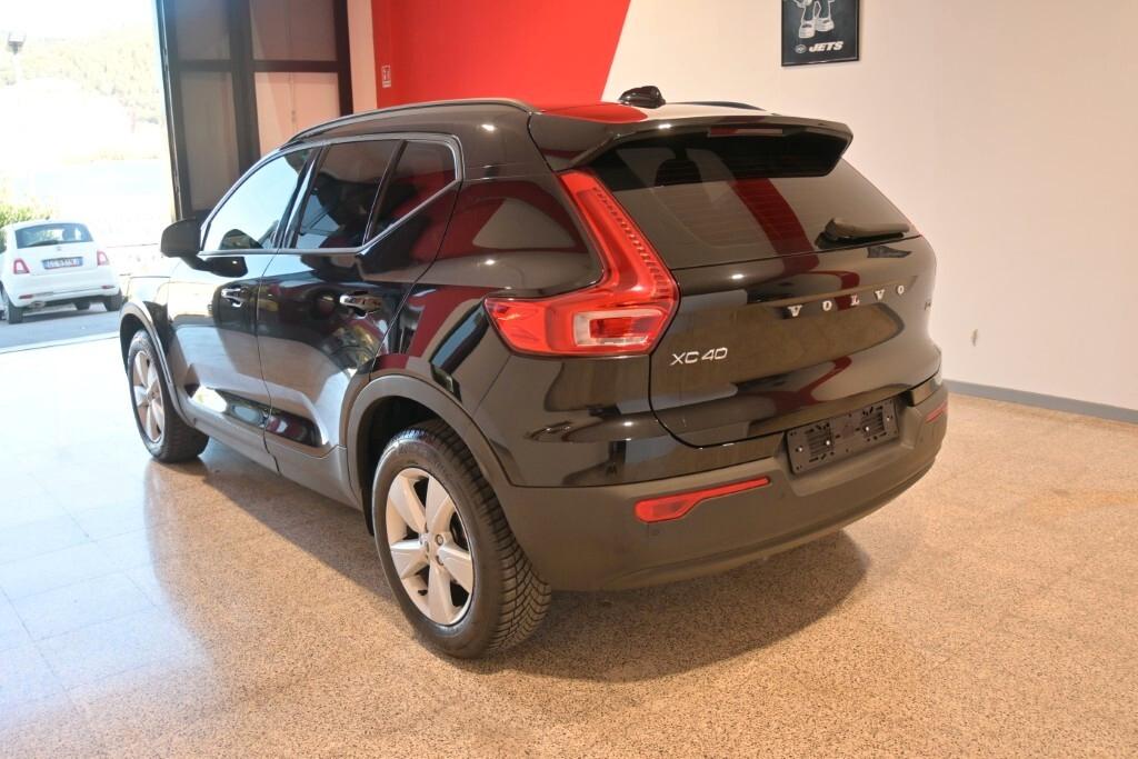 VOLVO XC40 2.0D D3 150CV 6M. MOMENTUM CORE ( FARI LED - COCKPIT - CRUISE - MIRROR - NAVI - SENSORI POST. - TELECAMERA POST. )
