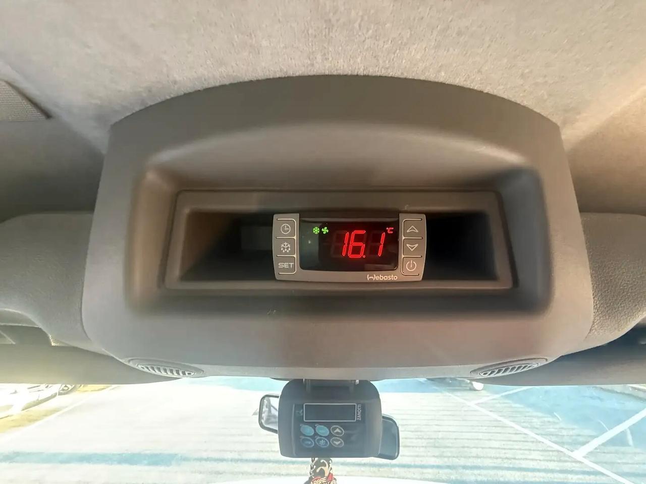 Renault Master 35Q. 145cv FRCX-20 CON GANCIERA A TRE VIE