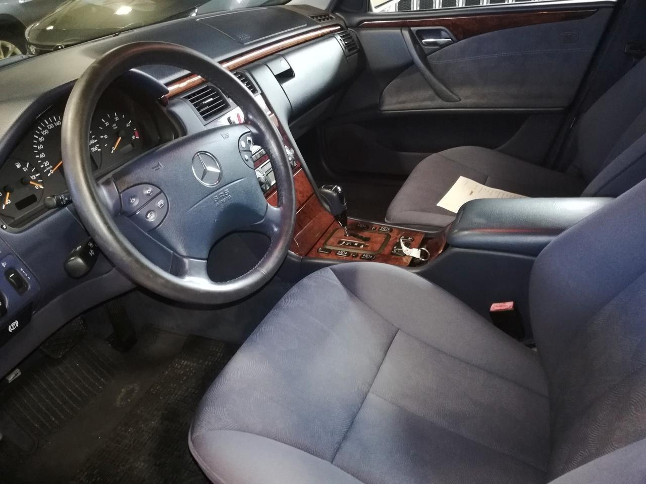 Mercedes-benz E 200 E 220 CDI EXECUTIVE