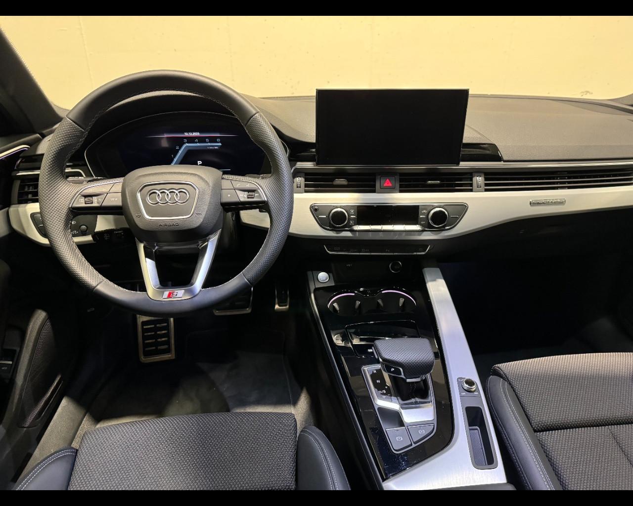 AUDI A4 AVANT 40 TDI MHEV QUATTRO S-TRONIC S-LINE