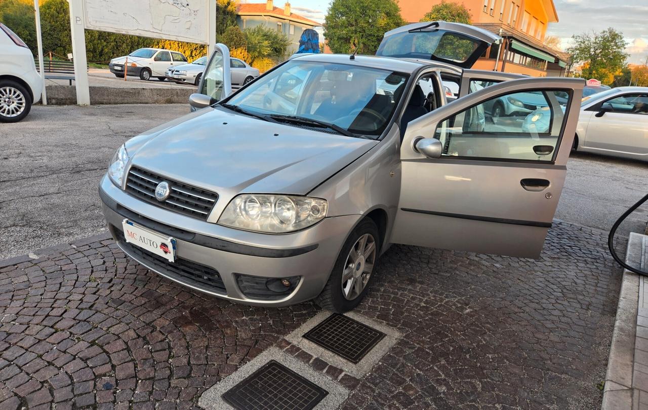 Fiat Punto 1.3mtj 5p anno 2003 con 342.000km Neopatentati ok