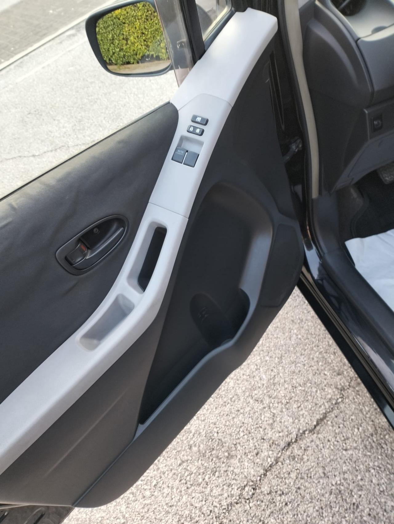 Toyota Yaris 1.0 5 porte Sol
