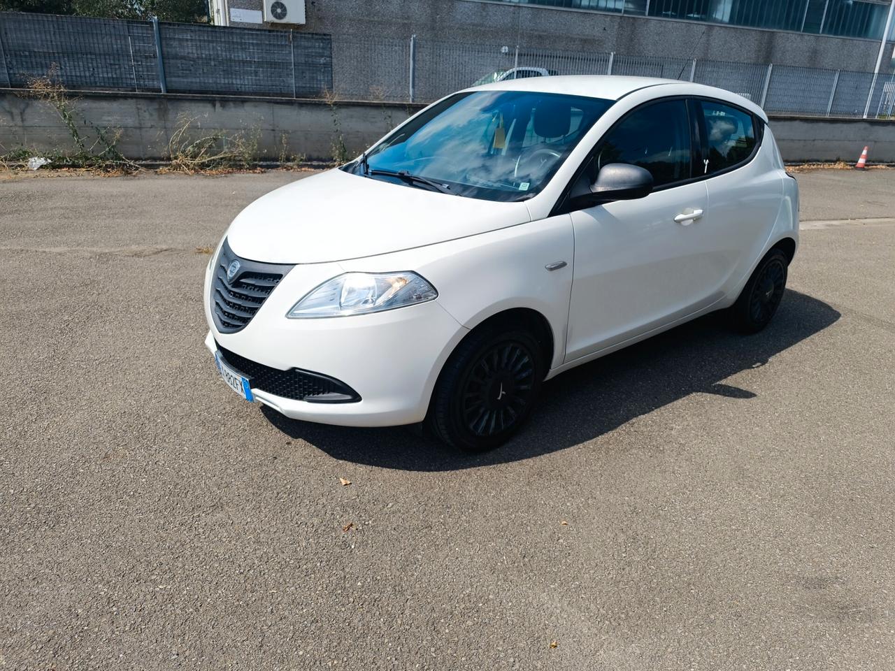 Lancia Ypsilon 1.2 5 porte del 14 NEOPATENTATI