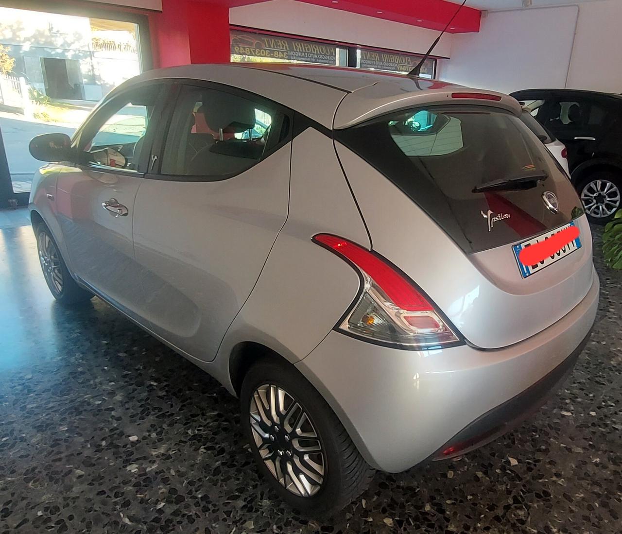 Lancia Ypsilon 1.3 MJT 16V 95 CV 5 porte S&S Silver