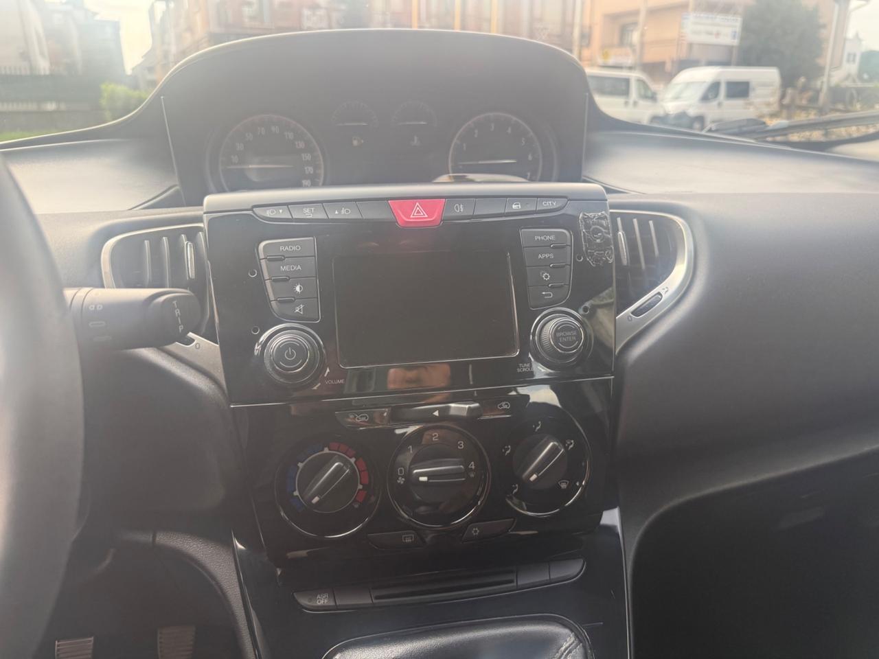 Lancia Ypsilon 1.2 69 CV 5 porte S&S Platinum