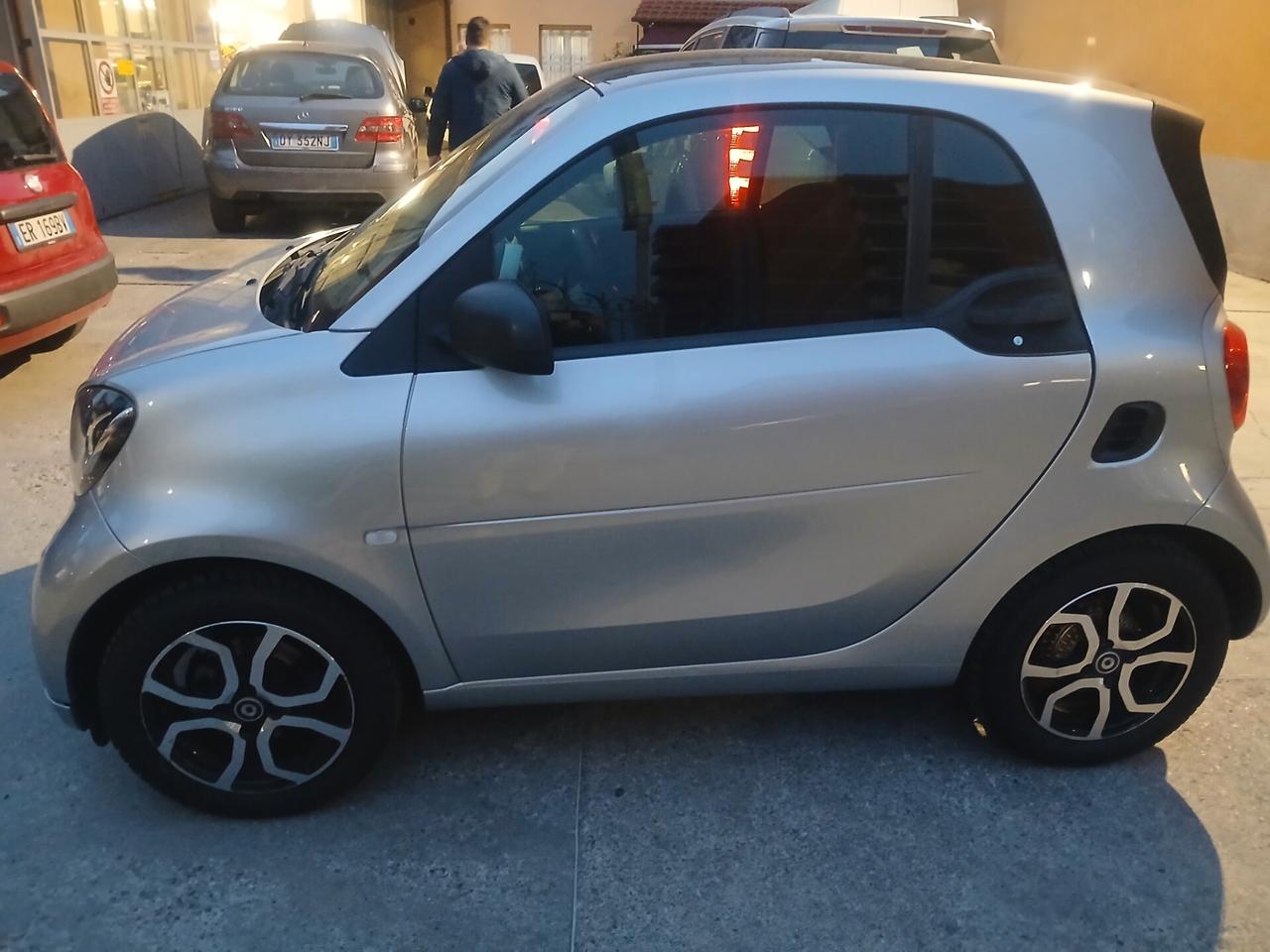 Smart ForTwo 70 1.0 Passion ***AUTOMATICA NAVIGATORE**IDONEA NEOPATENTATI
