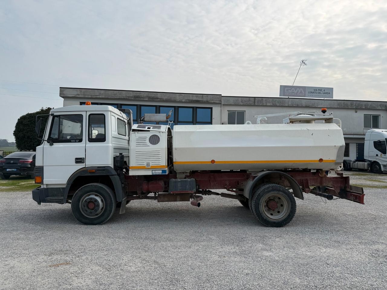 Iveco 135.17 Wasser-Streu-Tank 6.950L