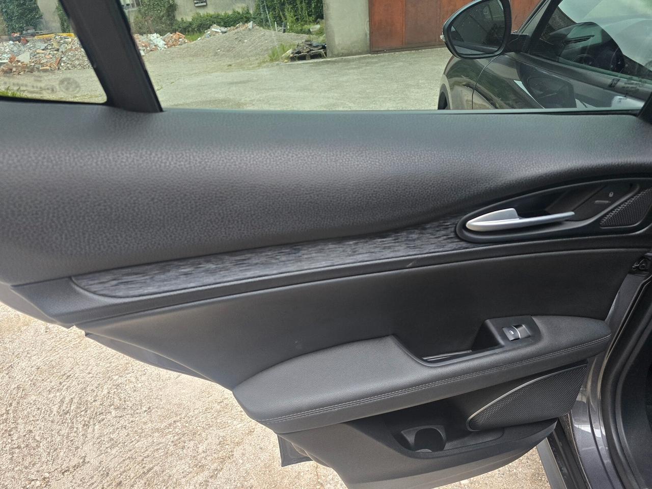 Alfa Romeo Stelvio 2.2 Turbodiesel 160 CV AT8 RWD Business