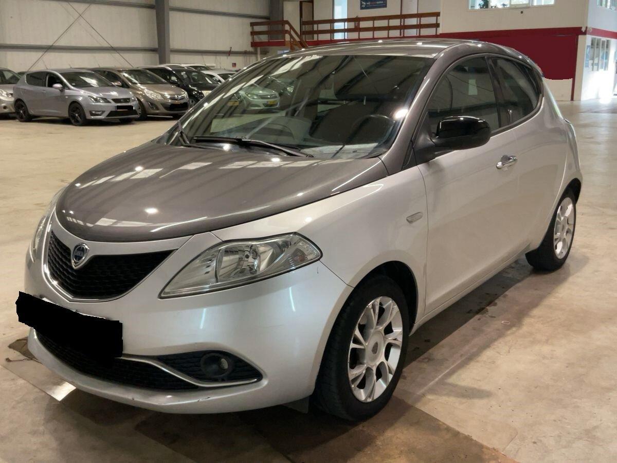 Lancia Ypsilon Platinum cambio automatico GPL