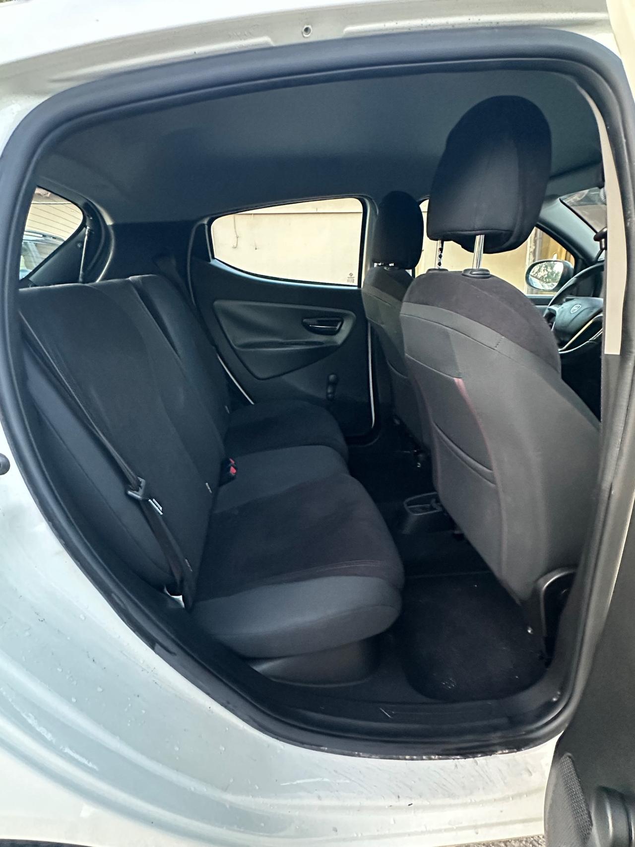 Lancia Ypsilon 0.9 TwinAir 85 CV 5 porte Metano Ecochic Elle