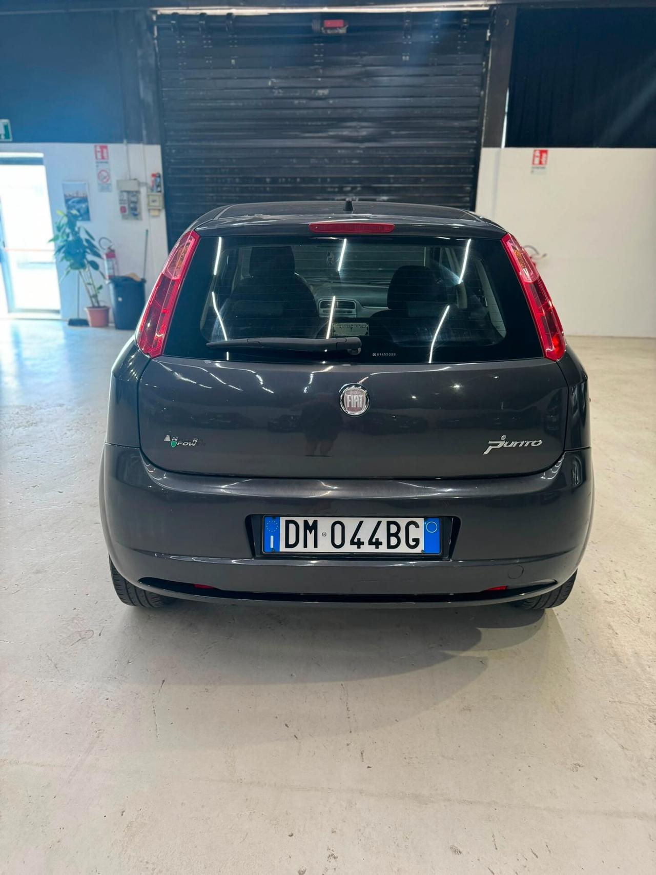 Fiat Punto GRANDE 1.4 5P DYNAMIC NATURAL POWER