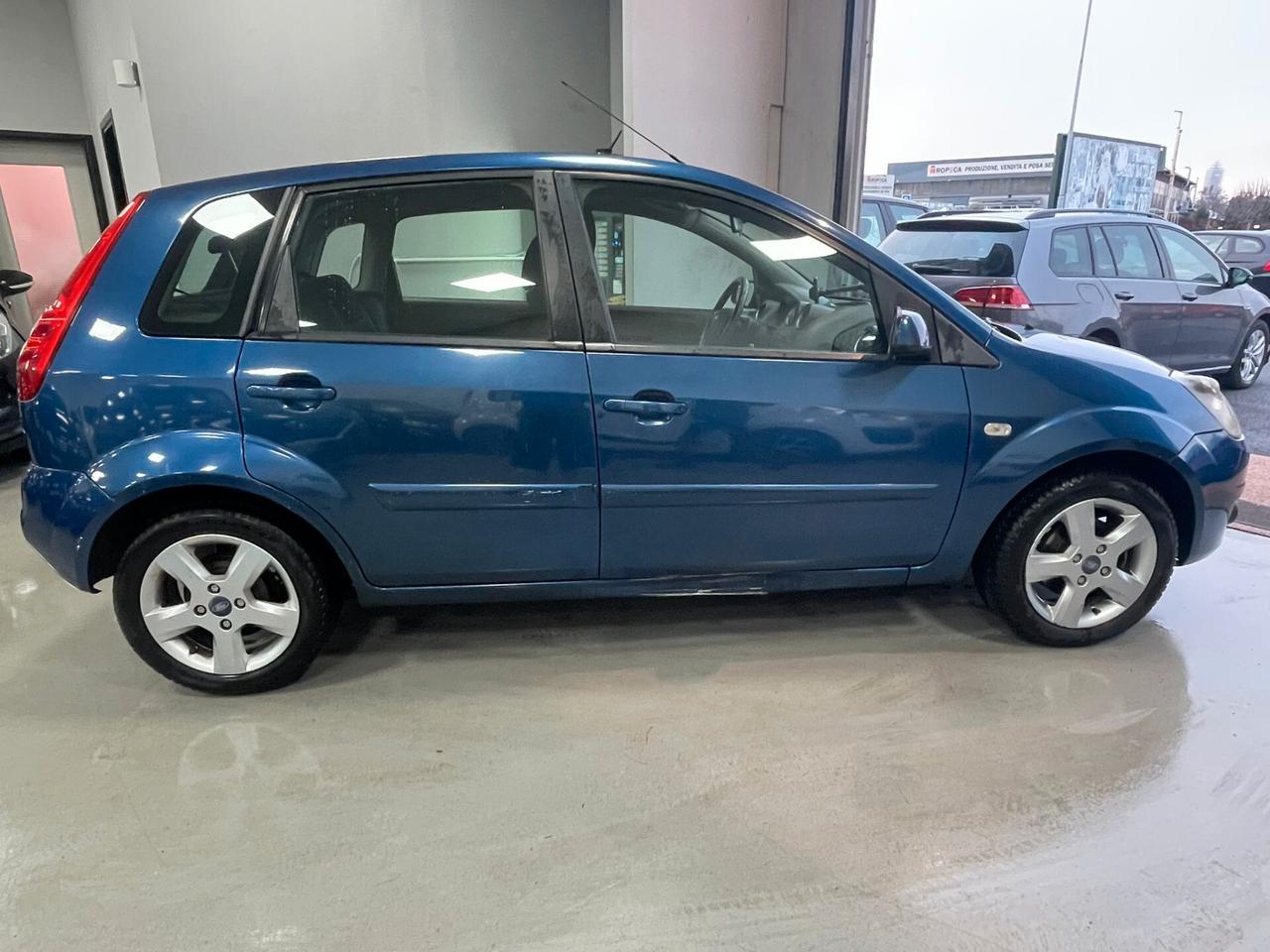 Ford Fiesta 1.4 16V 5p. Ghia