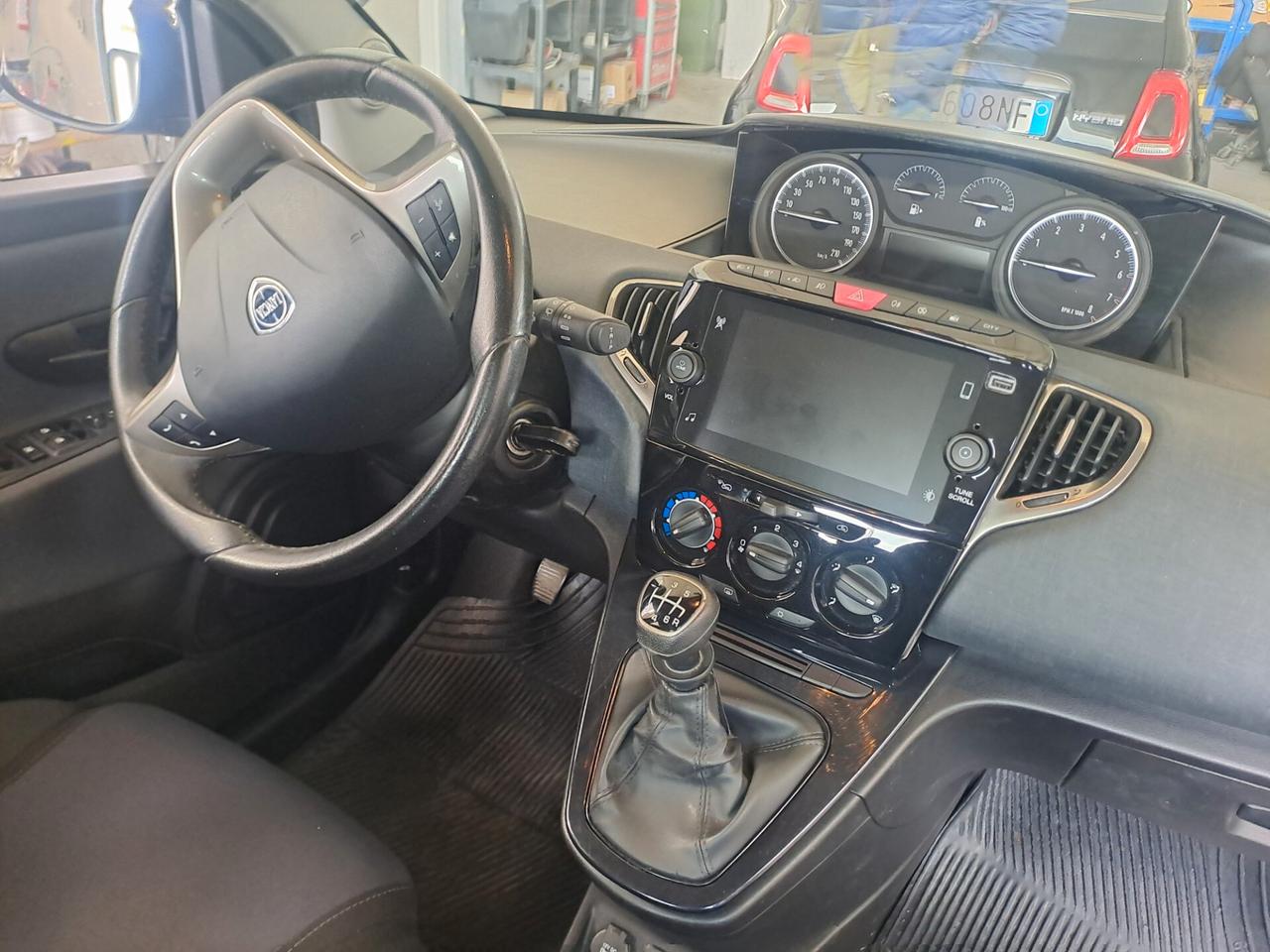 Lancia Ypsilon 1.0 FireFly 5 porte S&S Hybrid Ecochic Gold