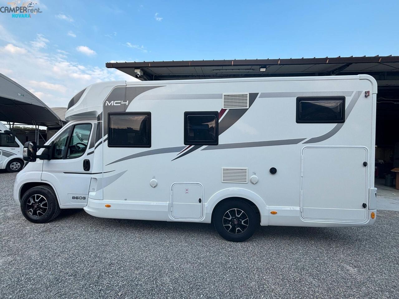 MCLOUIS MC4 860G - Semintegrale con letto matrimoniale in coda e letto basculante