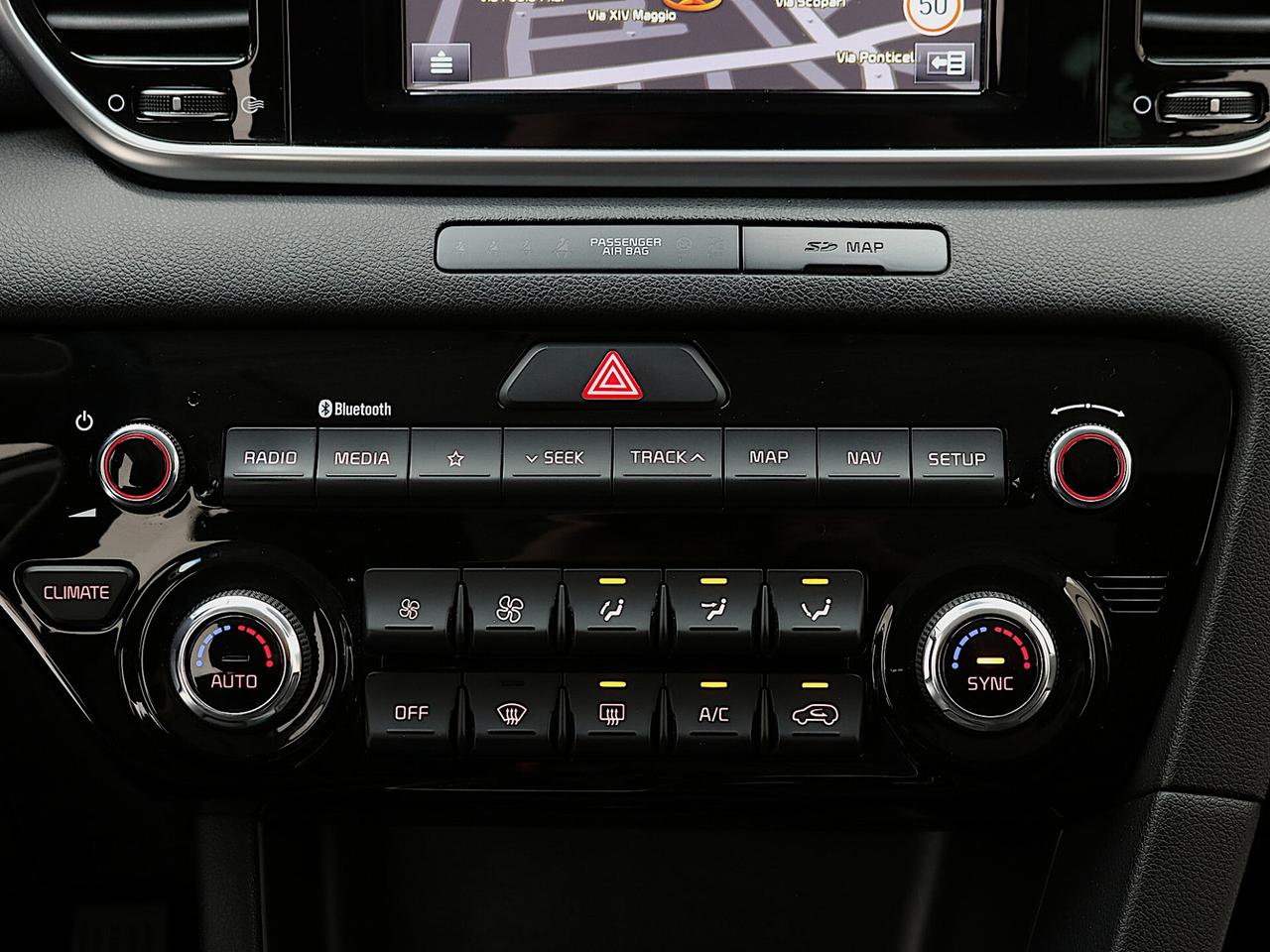 Kia Sportage 2.0 CRDI AT8 AWD Hybrid TETTO APRIBIL