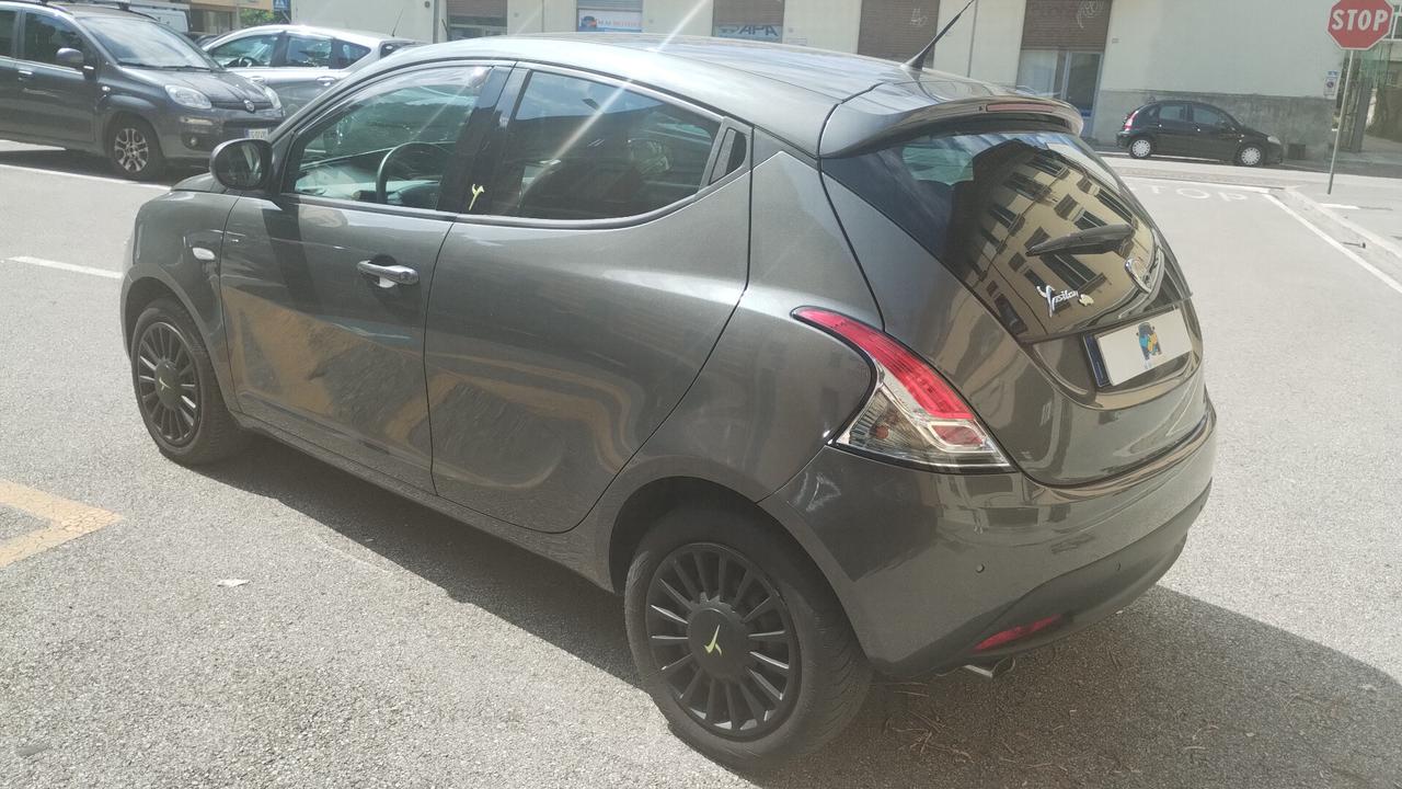 Lancia Ypsilon 1.2 69 CV 5 porte Elefantino NEOPATENTATI