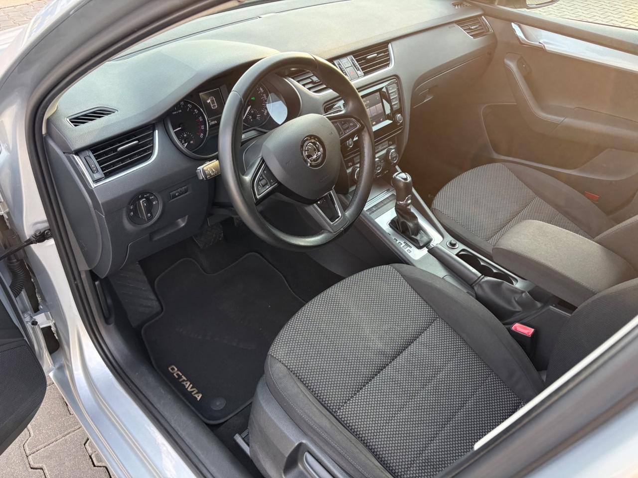 Skoda Octavia 1.6 TDI CR 105 CV DSG Wagon Elegance