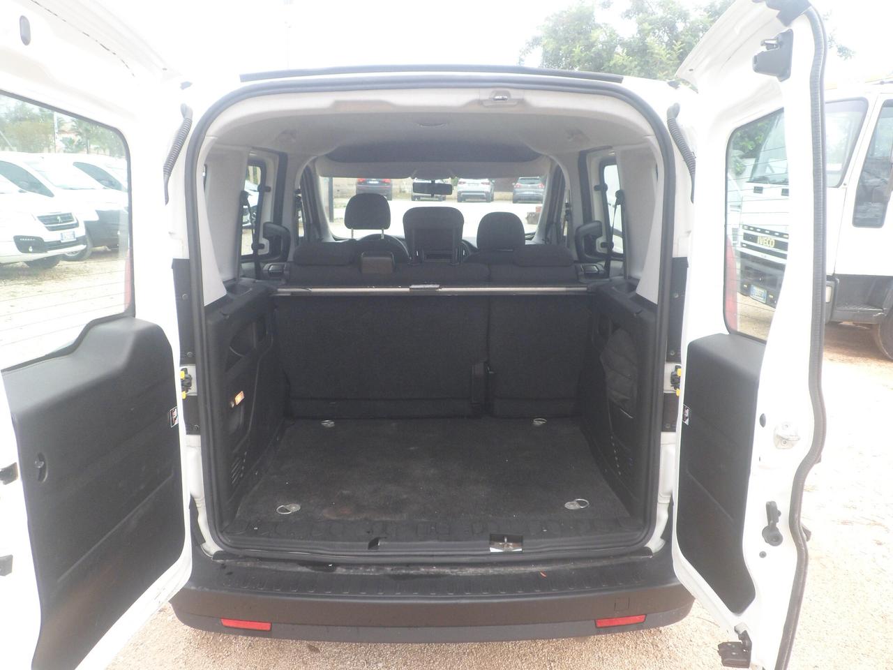 Fiat Doblo 5 posti autocarro