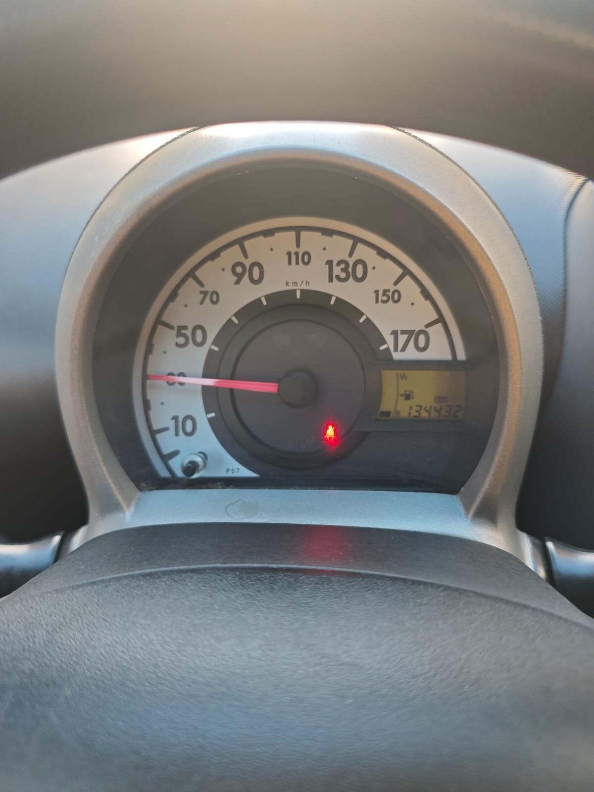 Toyota Aygo 1.0 - Connect con navigatore Tom Tom