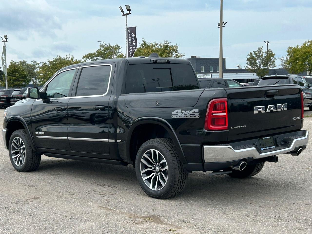 Dodge RAM 1500 LIMITED CREW CAB 4x4 3.0L HO - 2025