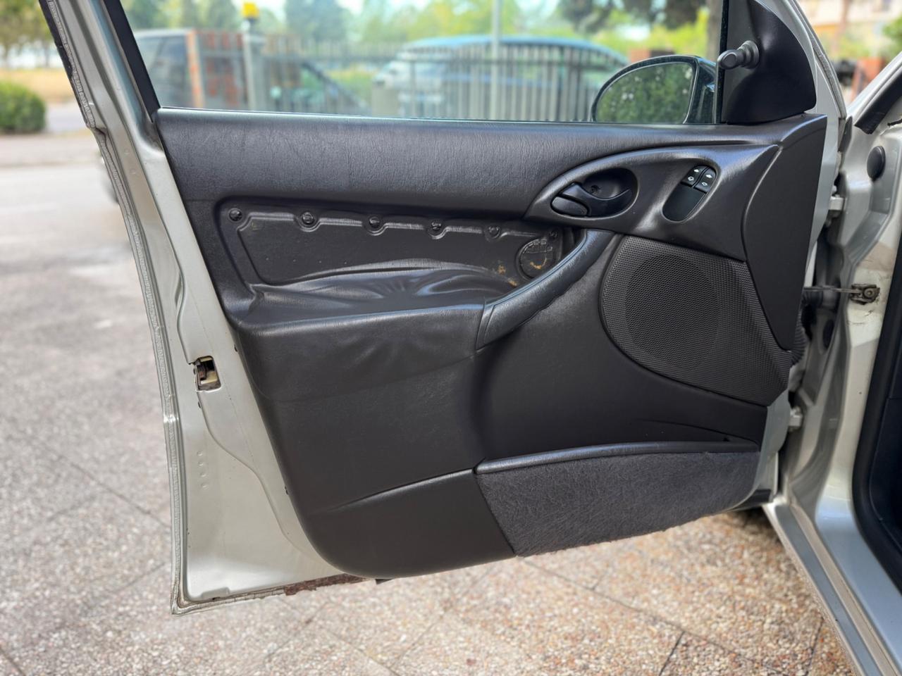 Ford Focus 1.8 TDDi cat SW Ghia