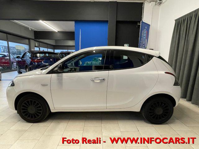 LANCIA Ypsilon 1.0 FireFly 5 porte S&S Hybrid Ecochic Silver