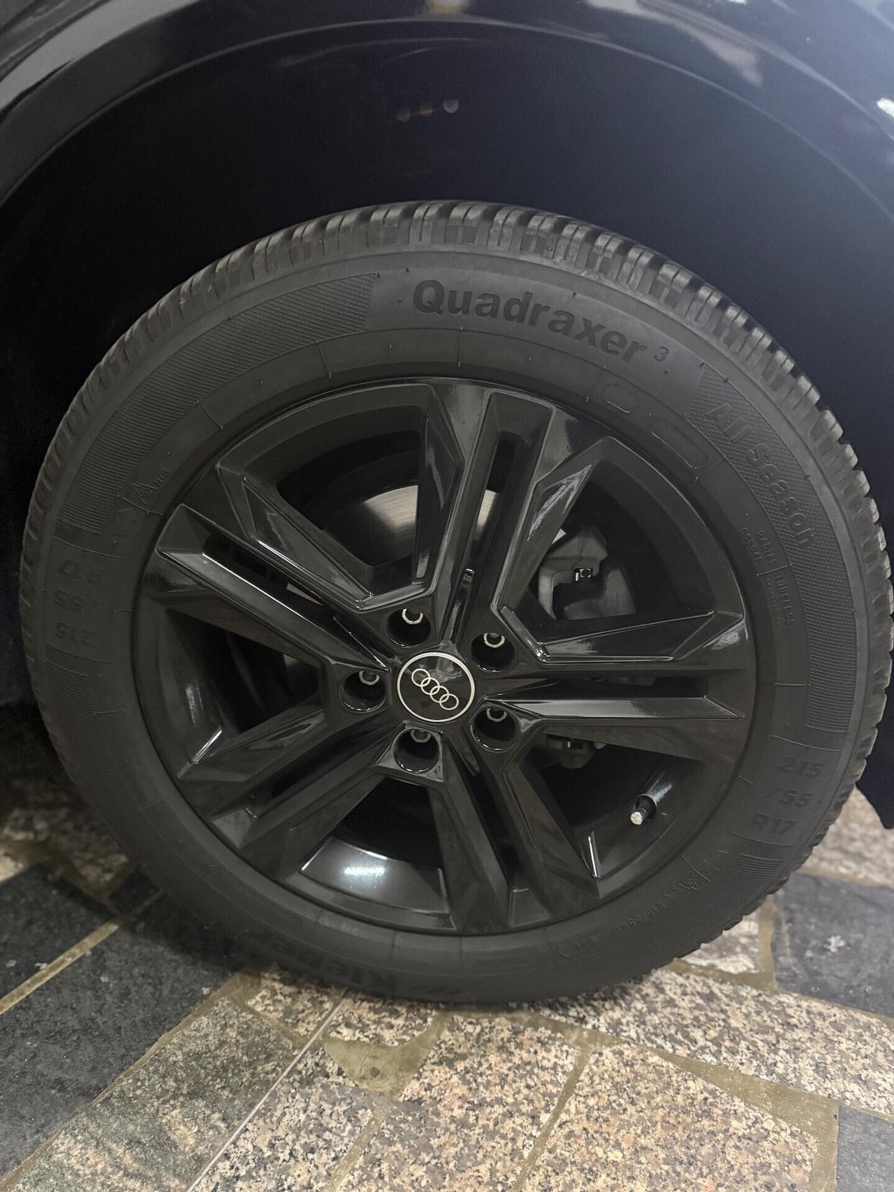 Audi Q2 30 TDI S tronic Identity Black