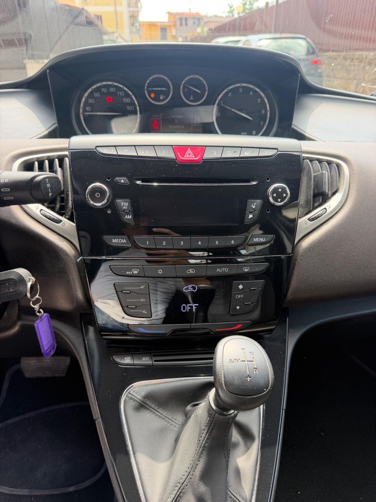 Lancia Ypsilon 0.9 TwinAir 85 CV 5 porte S&S DFN Platinum