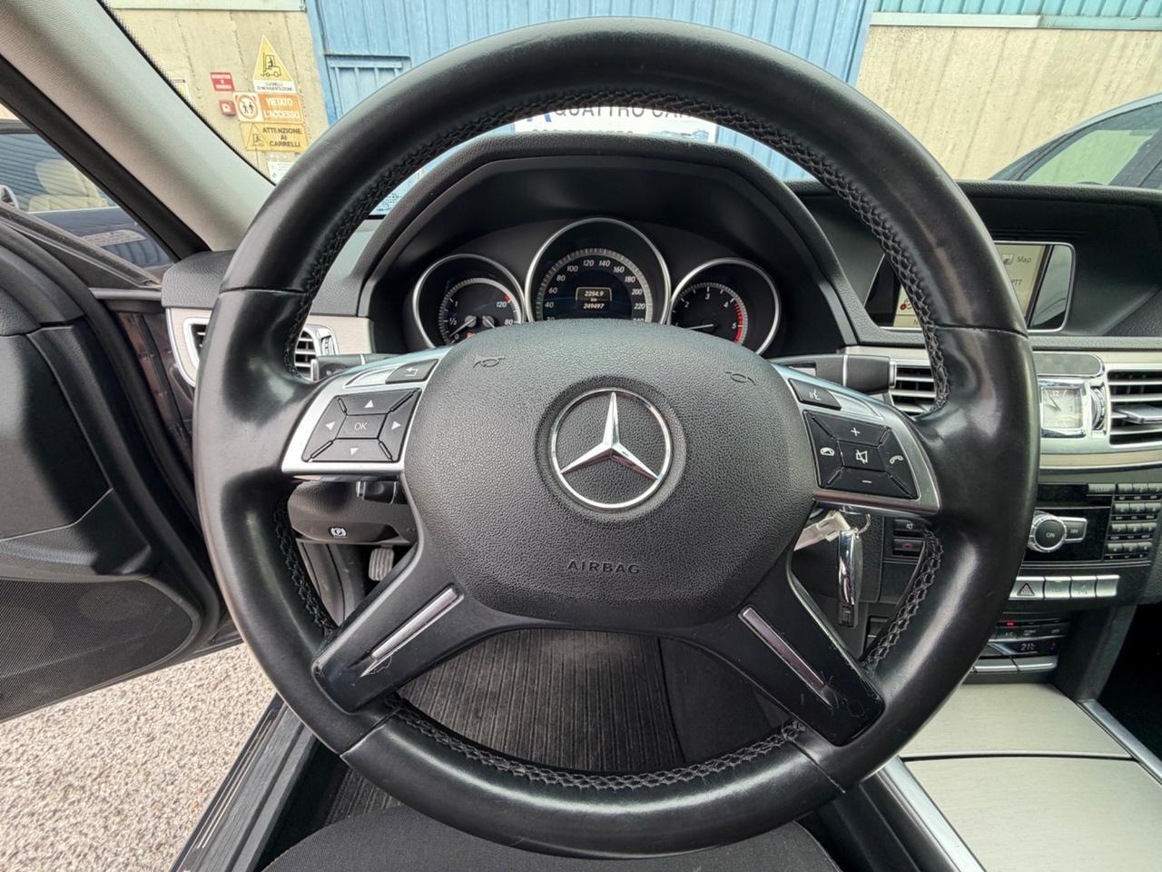 Mercedes-benz E 220 Blue TEC Automatic Premium -