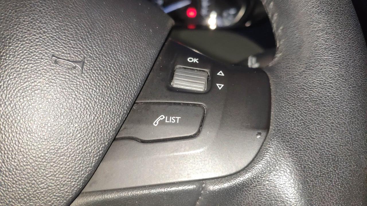 Peugeot 208 1200cc Benz 82 CV 5P