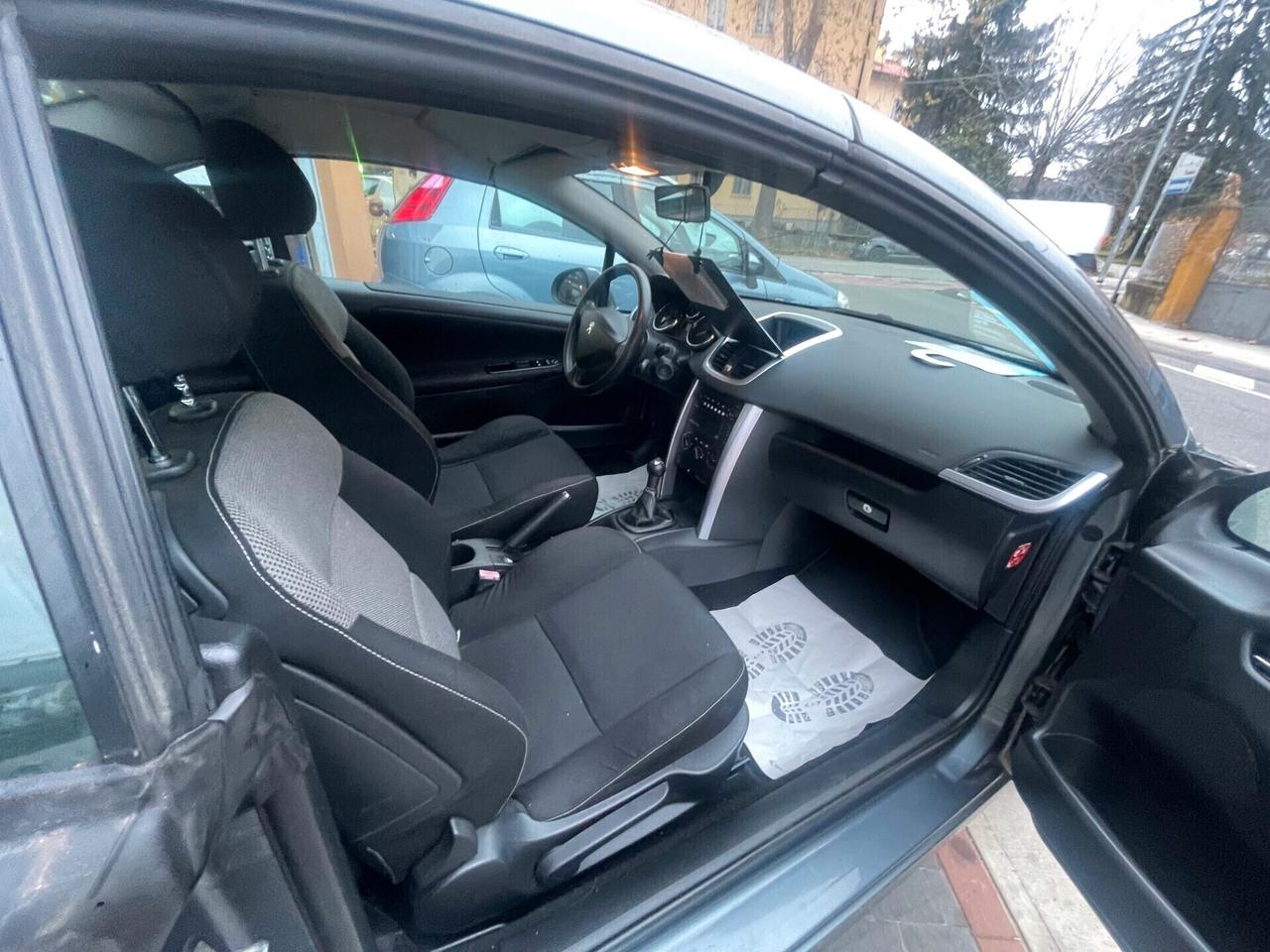 Peugeot 207 1.6 HDi 110CV CC Féline