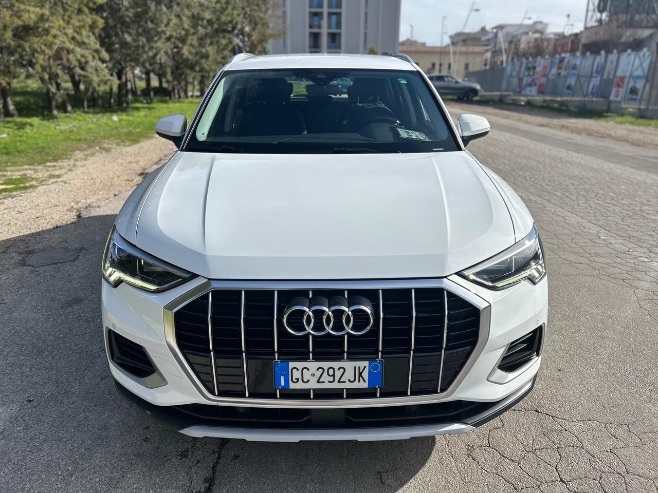 Audi Q3 35 TDI S tronic SPORT /matrix /full