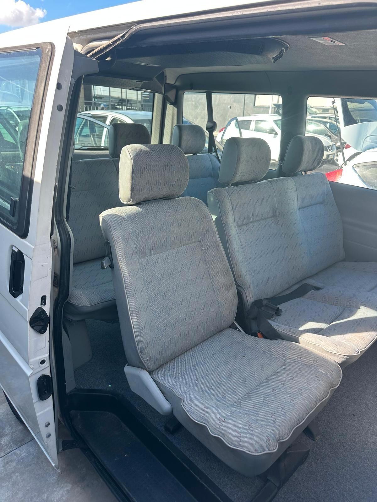 Volkswagen caravelle 9 posti