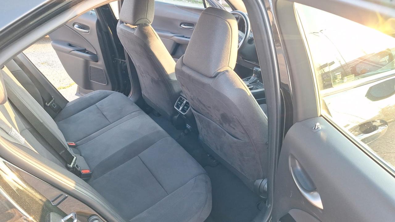 Lexus UX 250h Hybrid Business SOLI KM 43000 !!!!