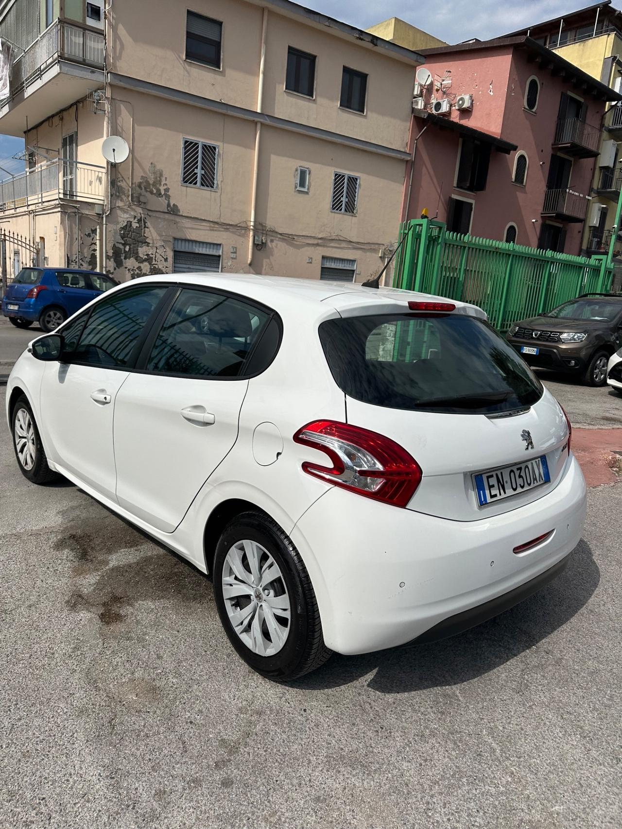 Peugeot 208 1.4 HDi 68 CV 5 porte Access