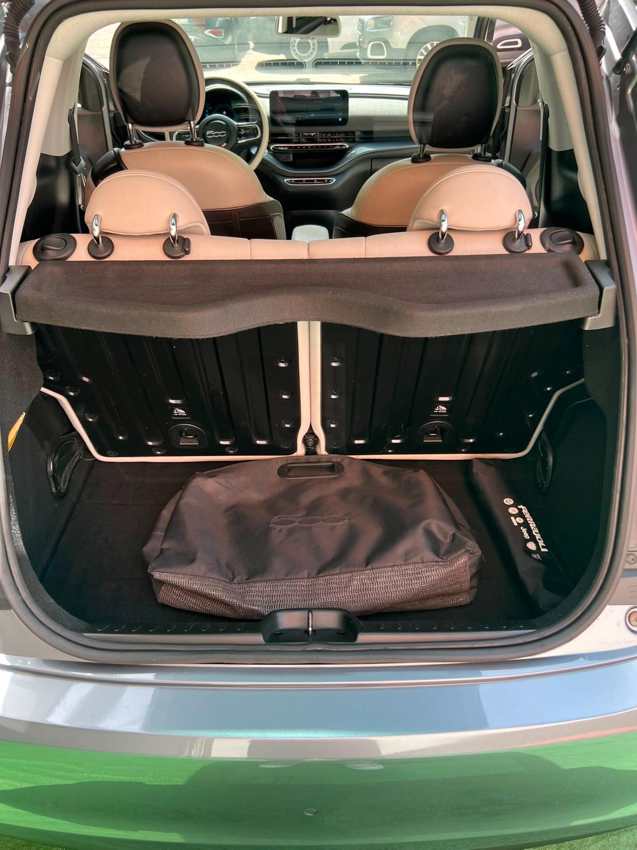 Fiat 500 500e Berlina 42 kWh La Prima