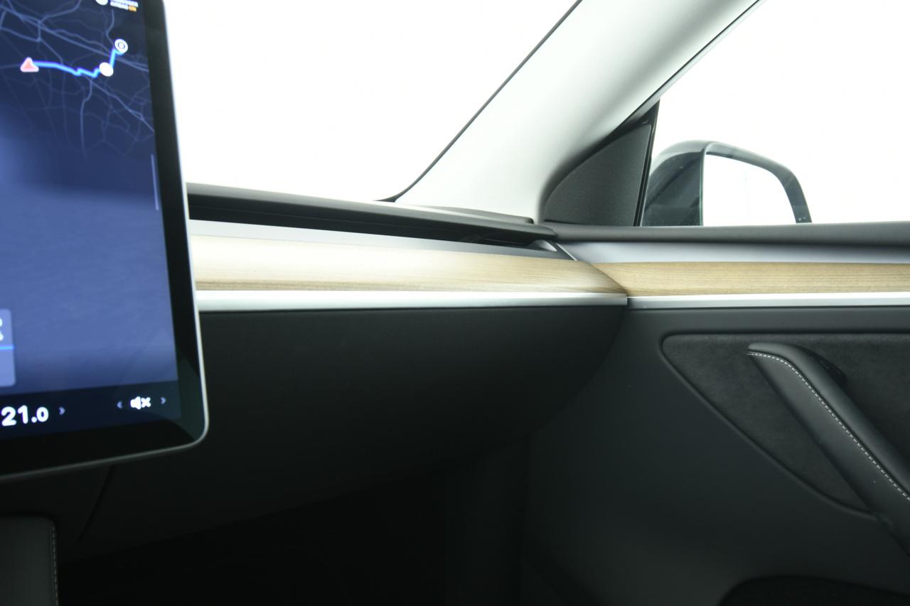 TESLA Model Y Long Range Dual Motor awd + AUTOPYLOT MAX