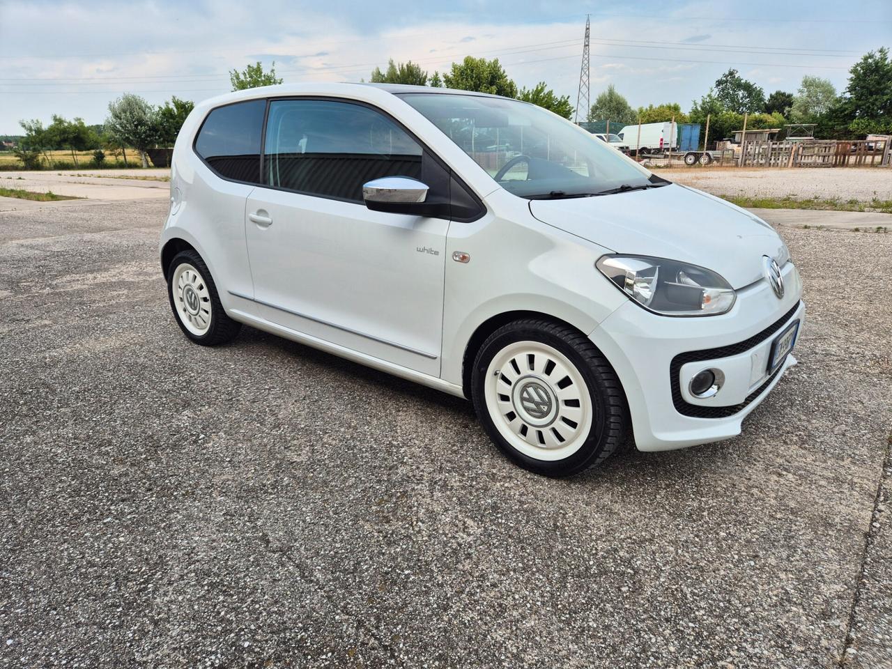 Volkswagen up! 1.0 75 CV 3p. white