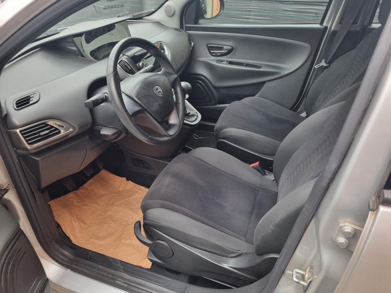 Lancia Ypsilon 1.2 69 CV 5 porte S&S Platinum unica proprietaria