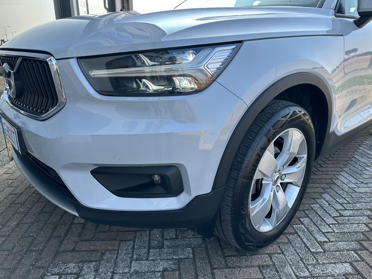 Volvo XC40 T2 Momentum Pro Harman/Kardon