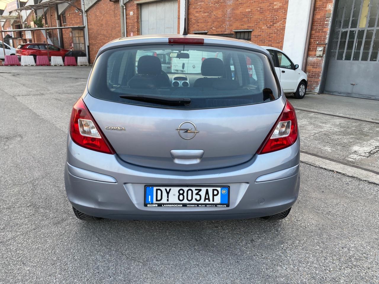 Opel Corsa 1.2 5 porte Club