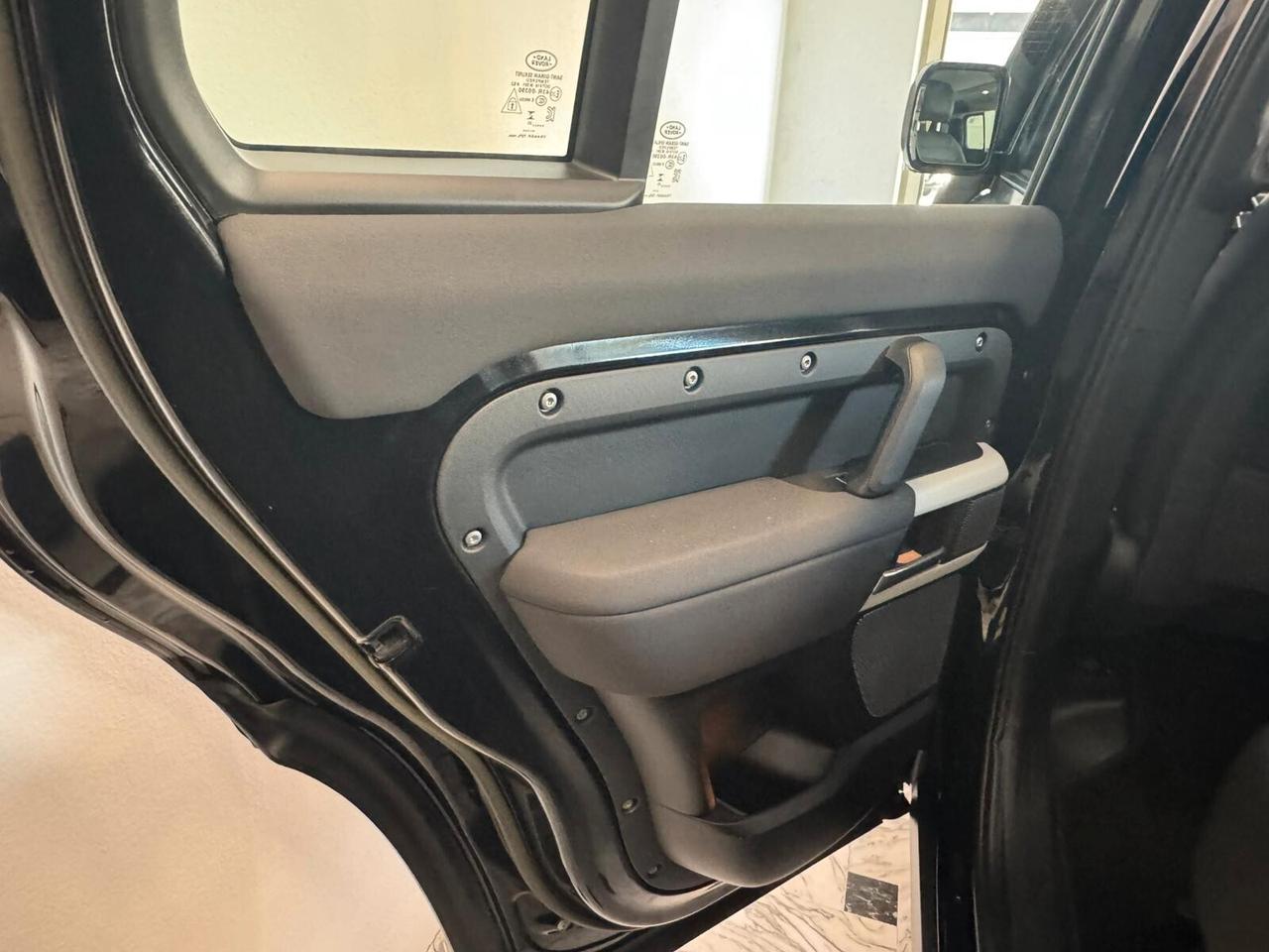 Land Rover Defender 110 3.0D I6 200 CV AWD Auto SE