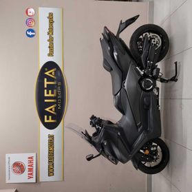 Yamaha T-Max 560 - 2025