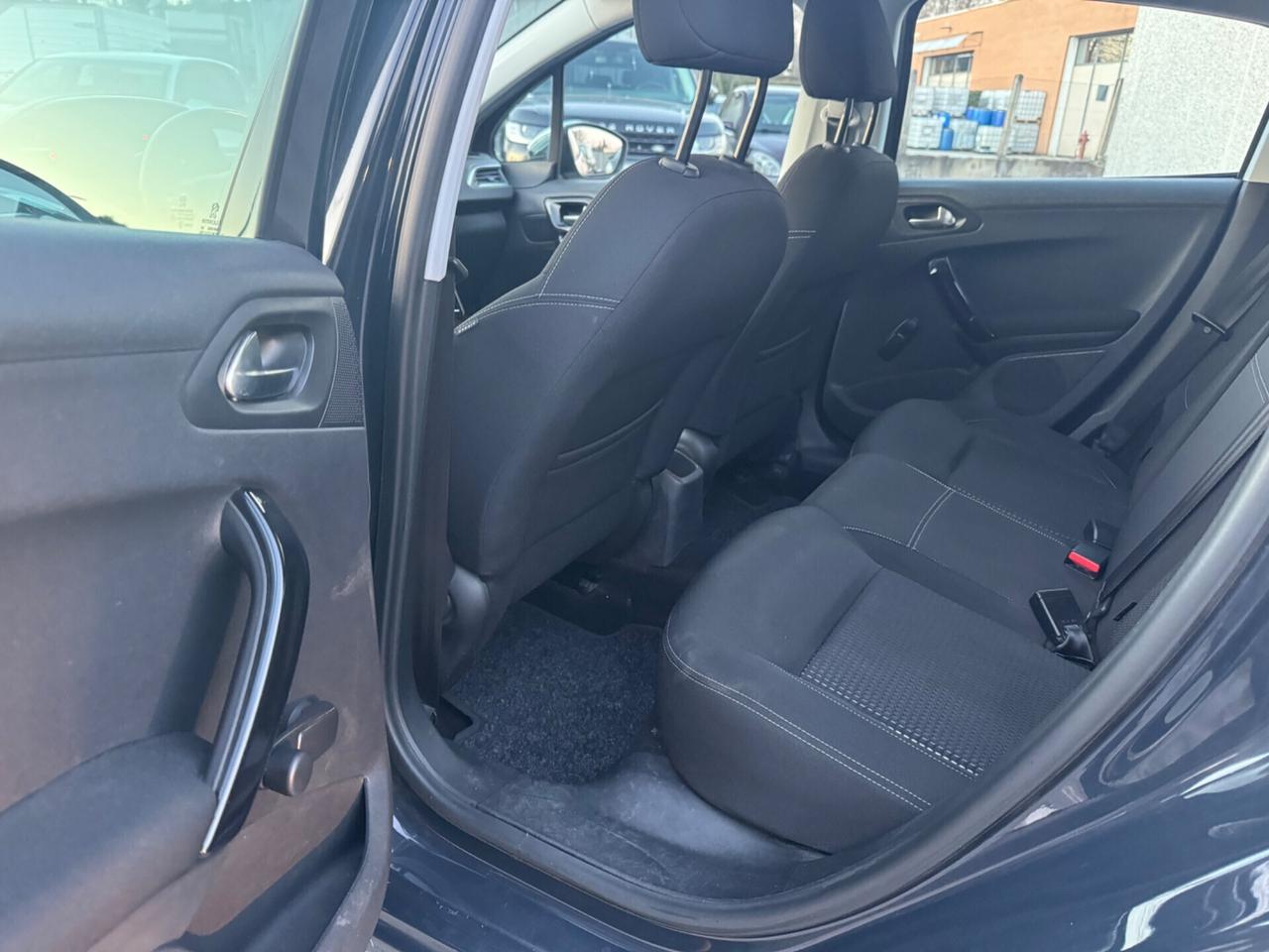 Peugeot 208 PureTech 82 5 porte Allure