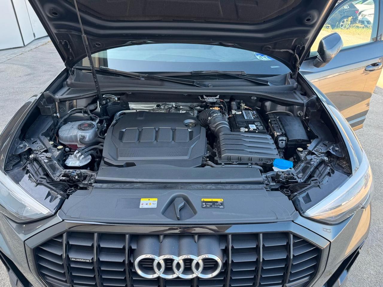 Audi Q3 40 2.0 tdi S line 4X4 s-tronic ALLUVIONATA