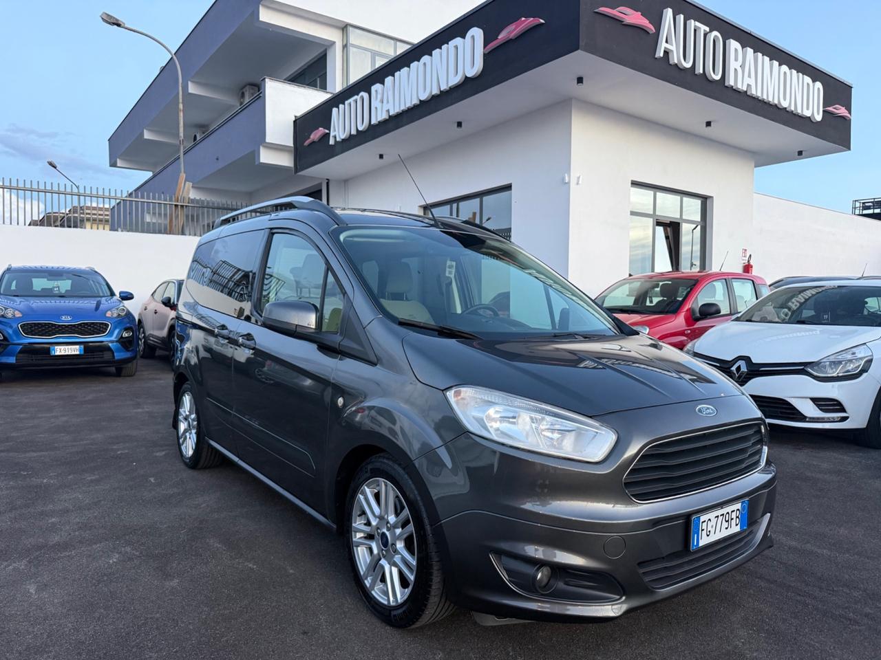 Ford Tourneo Courier 1.5 TDCI 75 CV Titanium