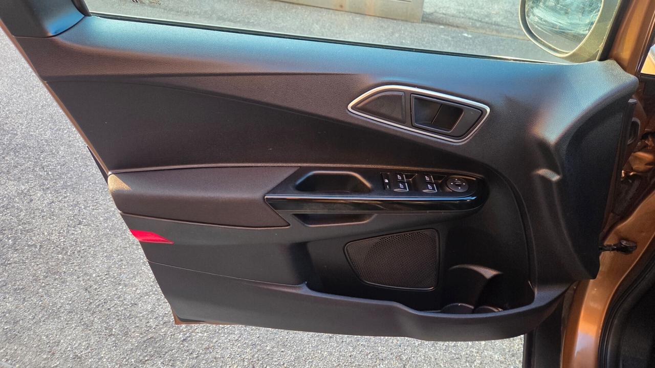 Ford B-Max 1.6 105 CV Powershift Titanium neo patentati