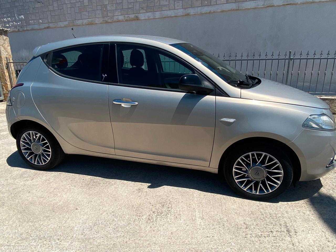 Lancia Ypsilon 1.3 MJT 16V 95 CV 5 porte S&S Gold