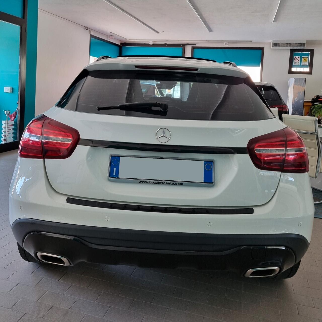 Mercedes-benz GLA 180 d Sport auto black edition IVA esposta